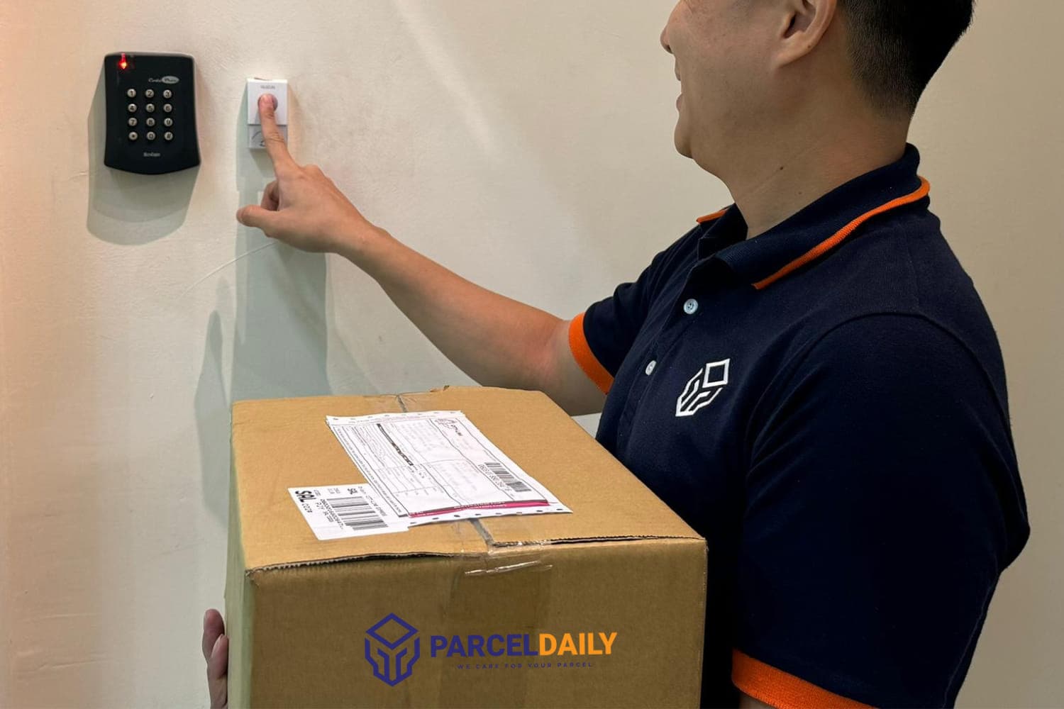 A guy in ParcelDaily shirt sending a parcel that follows ParcelDaily packaging guidelines